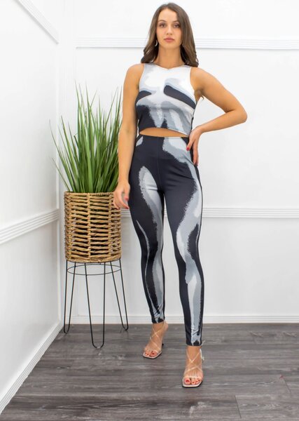Women 2 trouser set
