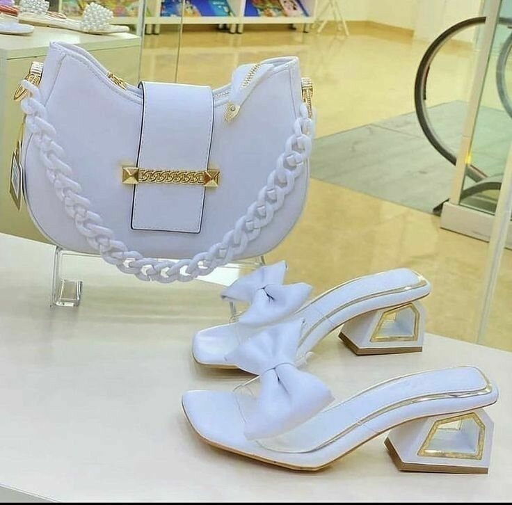 LADIES HEELS