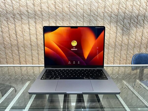 MACBOOK PRO 2021 - 14 POUCES - 16Go RAM - 512Go SSD - M1 Pro