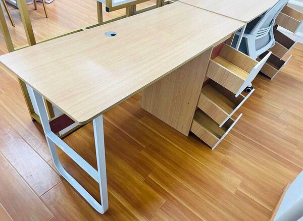 Bureau moderne en bois