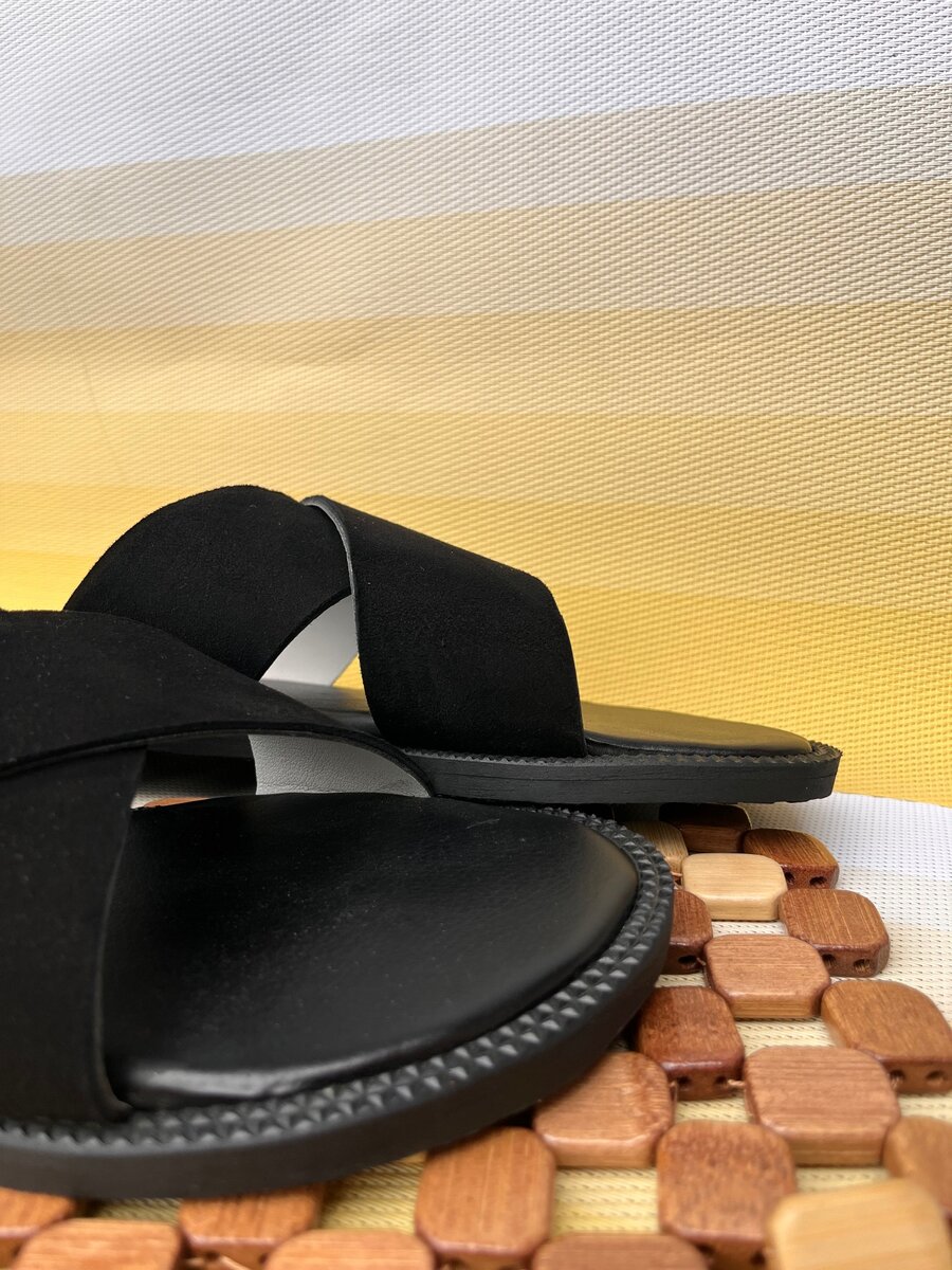 Suede slippers