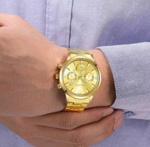 Montre Dorée Chronographe Élégante
