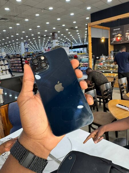 iPhone 13 (128GB)
