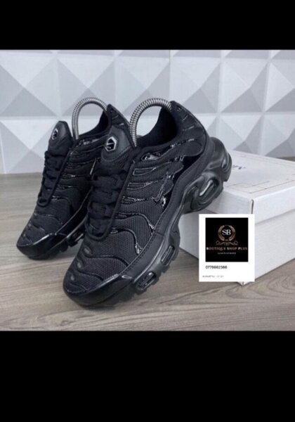 Basket Nike tn authentique avec sa boîte