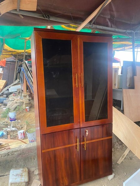 Vitrine en bois élégante