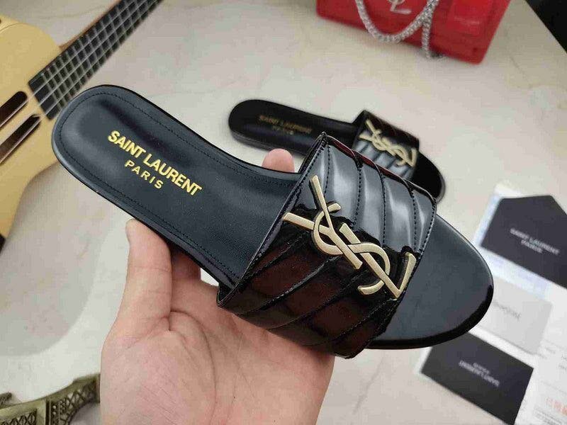 Ladies slippers