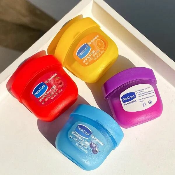 4 Baume à lèvres Vaseline