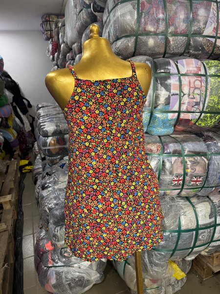 Robe fleurie colorée d'été
