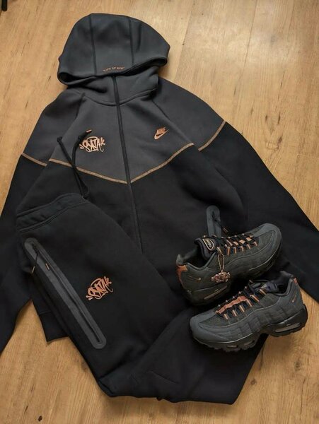 Nike Teech Fleece