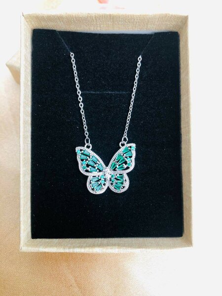 Collier papillon vert argenté 