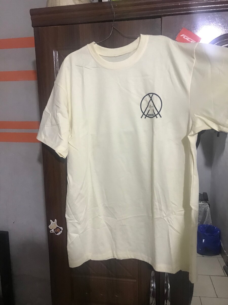 T-shirt jaune