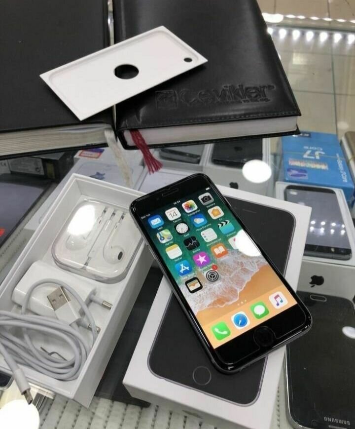 iPhone avec accessoires neufs