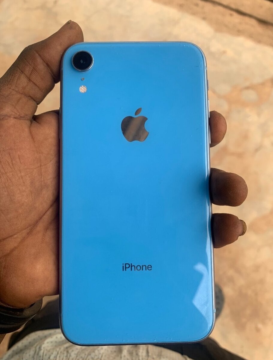 iPhone XR 64gig  2000ghc falaaa deal
