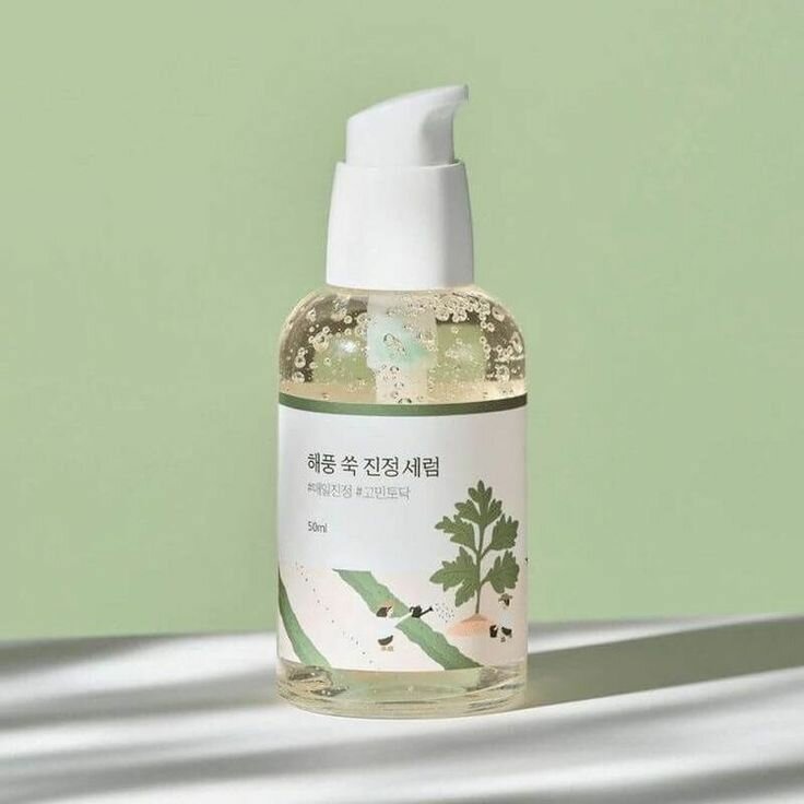 Успокаивающая сыворотка с полынью Round Lab Mugwort Calming