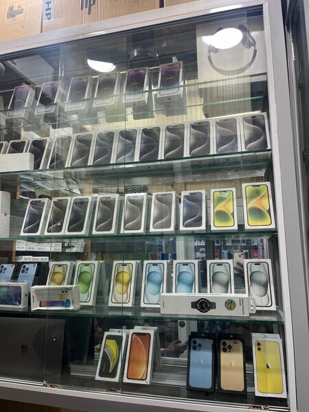 DeBams Apple center 