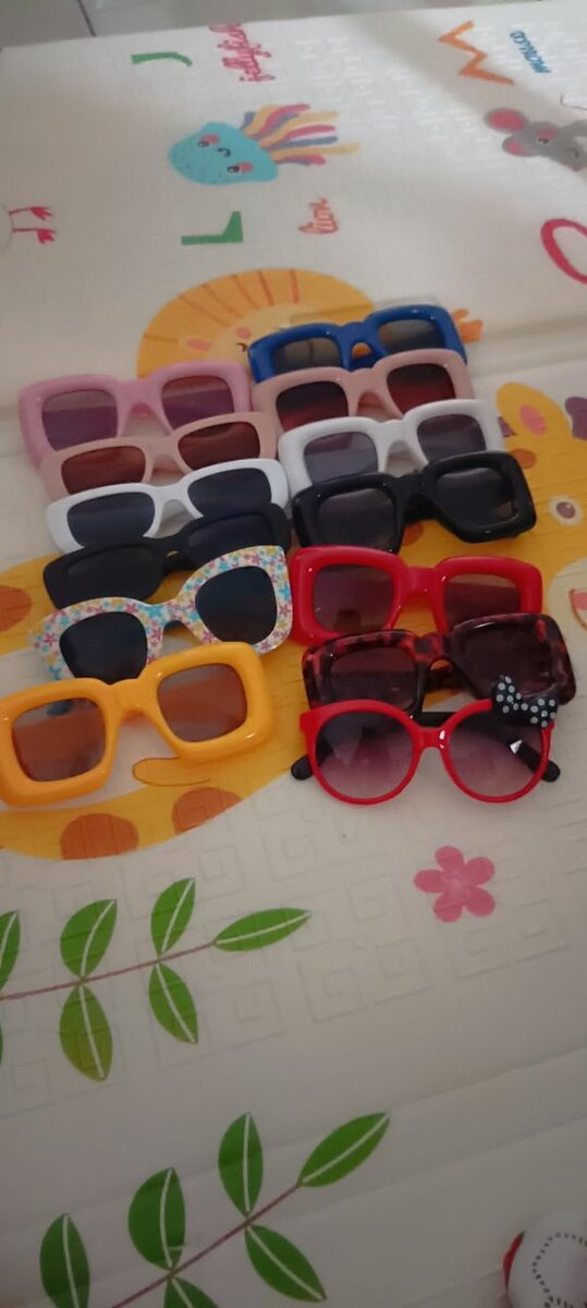 Lunettes de soleil enfants colorées