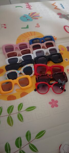 Lunettes de soleil enfants colorées