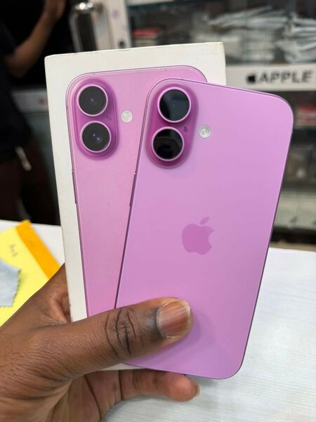 iPhone 16 Casi neuf très propre