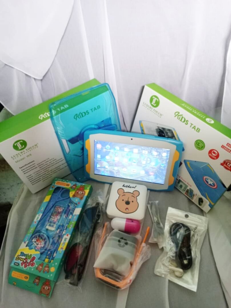 Tablette éducative écran blindé avec power bank 128gb