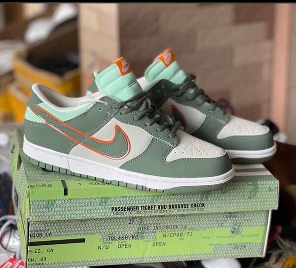 Low dunks