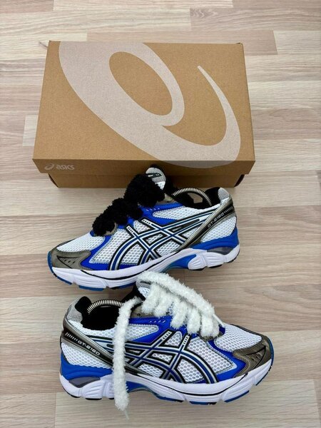 ASICS Sneakers