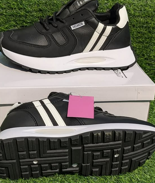 Ladies sneakers