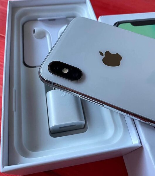 Smartphone premium avec accessoires complets