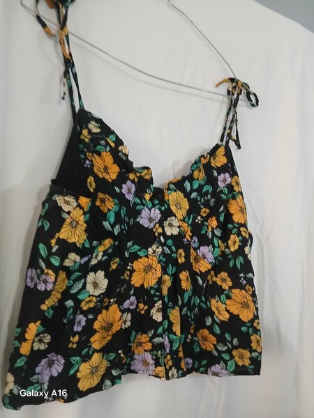 Top fleuri tendance femme