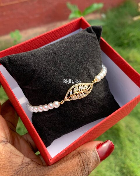 Pearl bracelet
