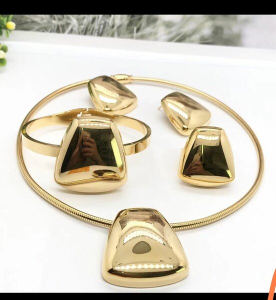 Ensemble de bijoux doré élégant