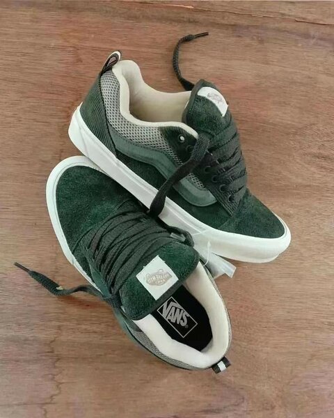 La chaussure VANS KNU SKOOL