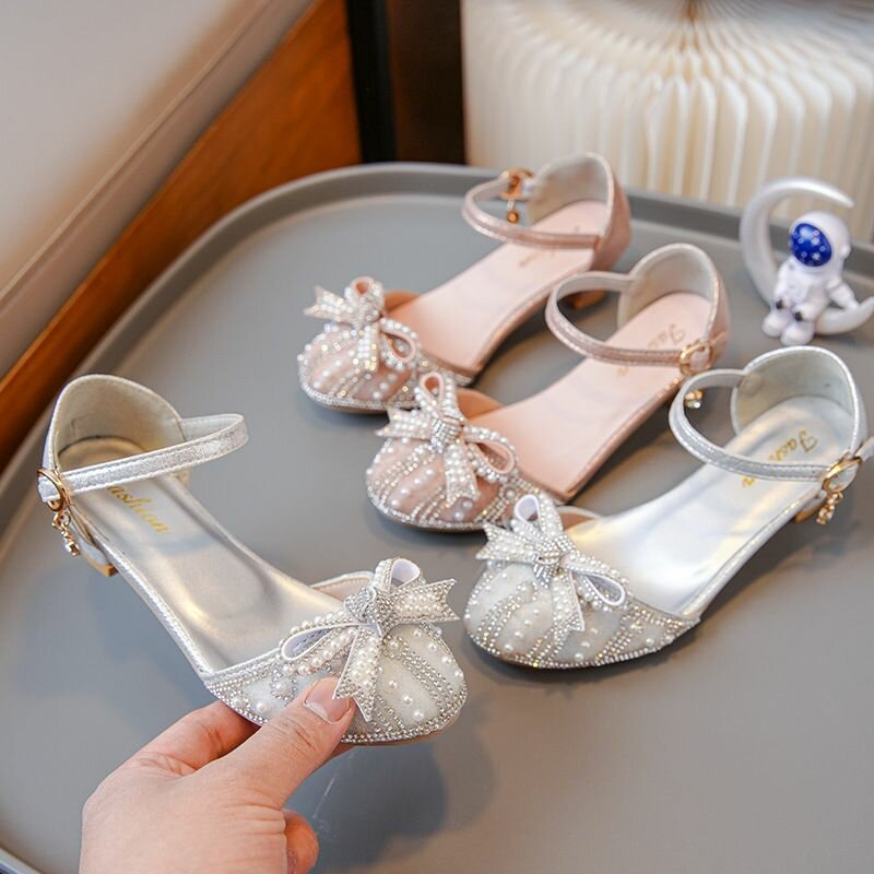 Girl's shoes