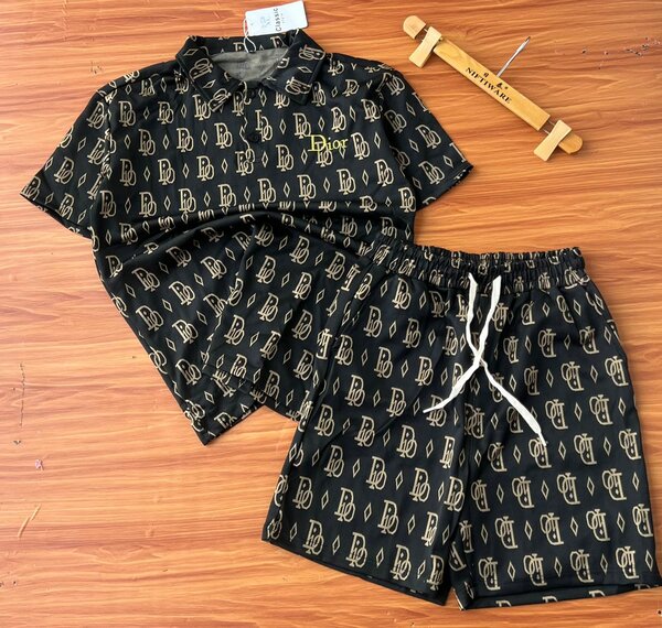 MEN'S TOP AND DOWN