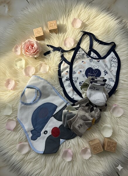 Bavoirs et Chaussettes Bébé