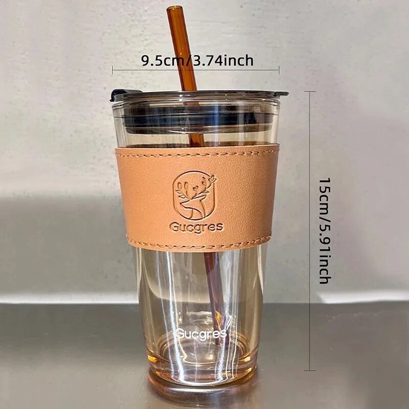 Tasse en verre avec paille