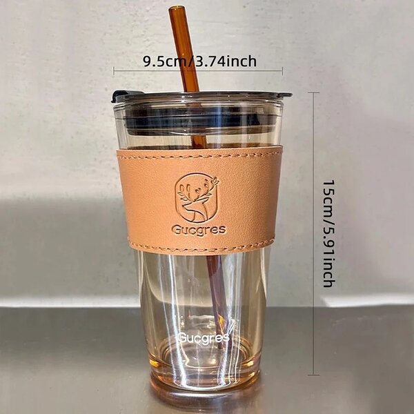 Tasse en verre avec paille