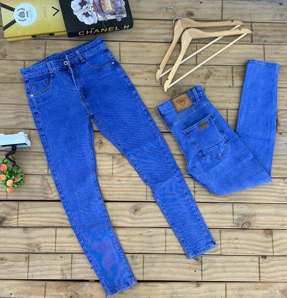 AUTHENTIC JEANS