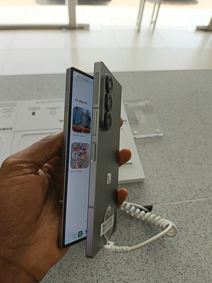 SAMSUNG GALAXY Z FOLD6 (256GB)