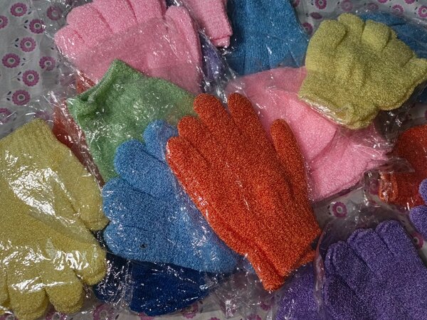 Gants exfoliants de bain colorés