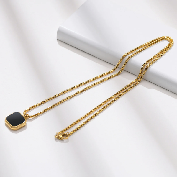 Collier en or pendentif noir