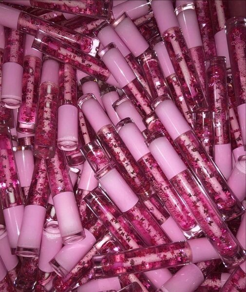 Magic lip gloss color changing