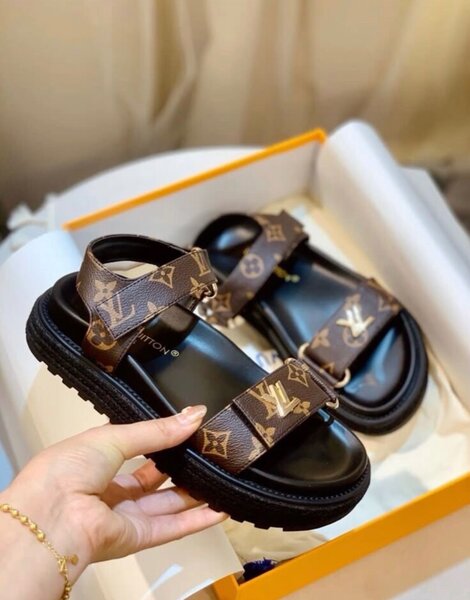 LOUIS VUITTON SANDALS