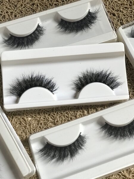 Wispy eye lashes