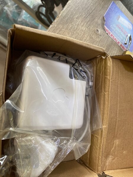 MacBook Air adapter