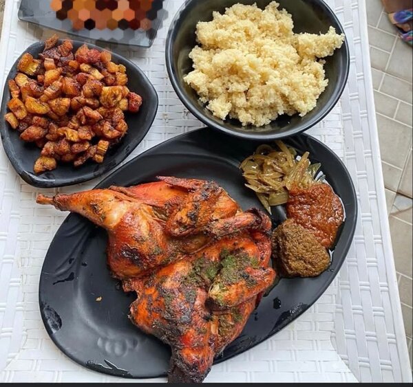 1 Poulet braisé+Alloco+Attiéké