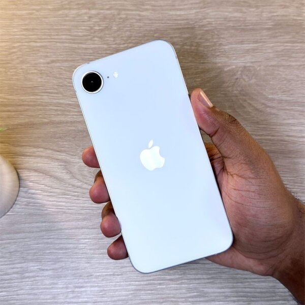 iPhone 16e