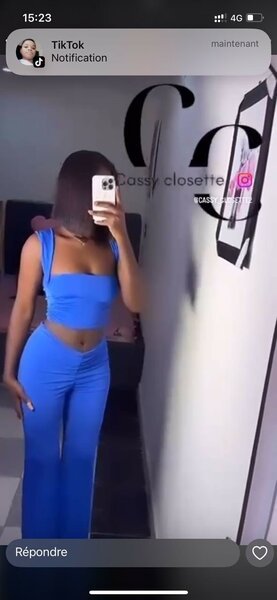 Ensemble bleu élégant