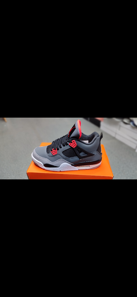 Nike. Jordan 4
