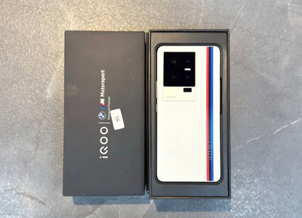 Smartphone iQOO BMW Edition
