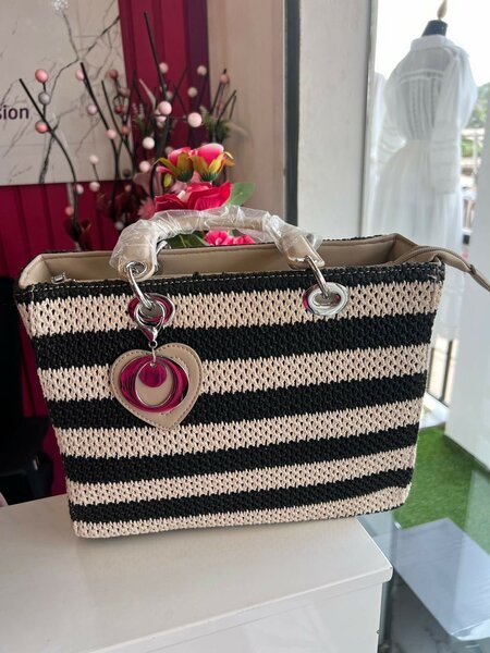 Hand bag